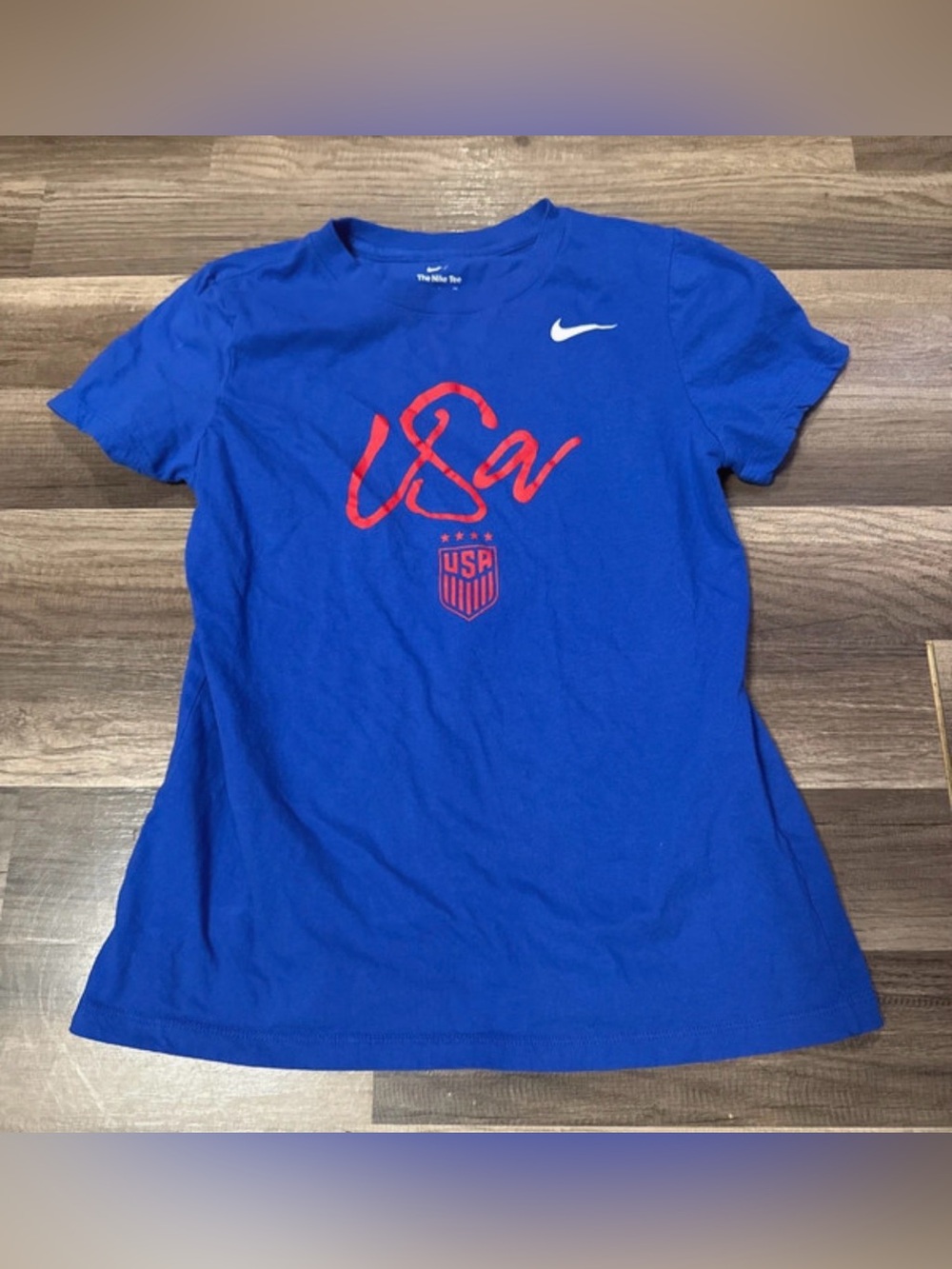 Nike Women's Blue USA Graphic Tee size small